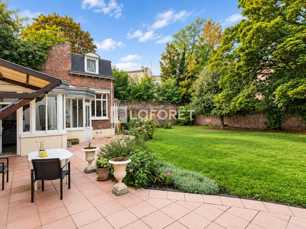 Maison 15 pièces 303 m²