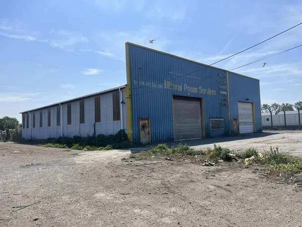 Entrepôt 780 m²
