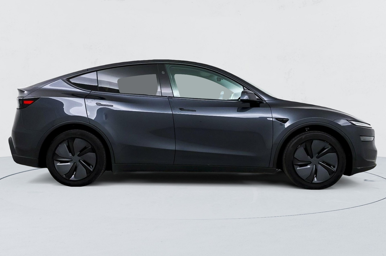 Tesla Model Y — photo 6