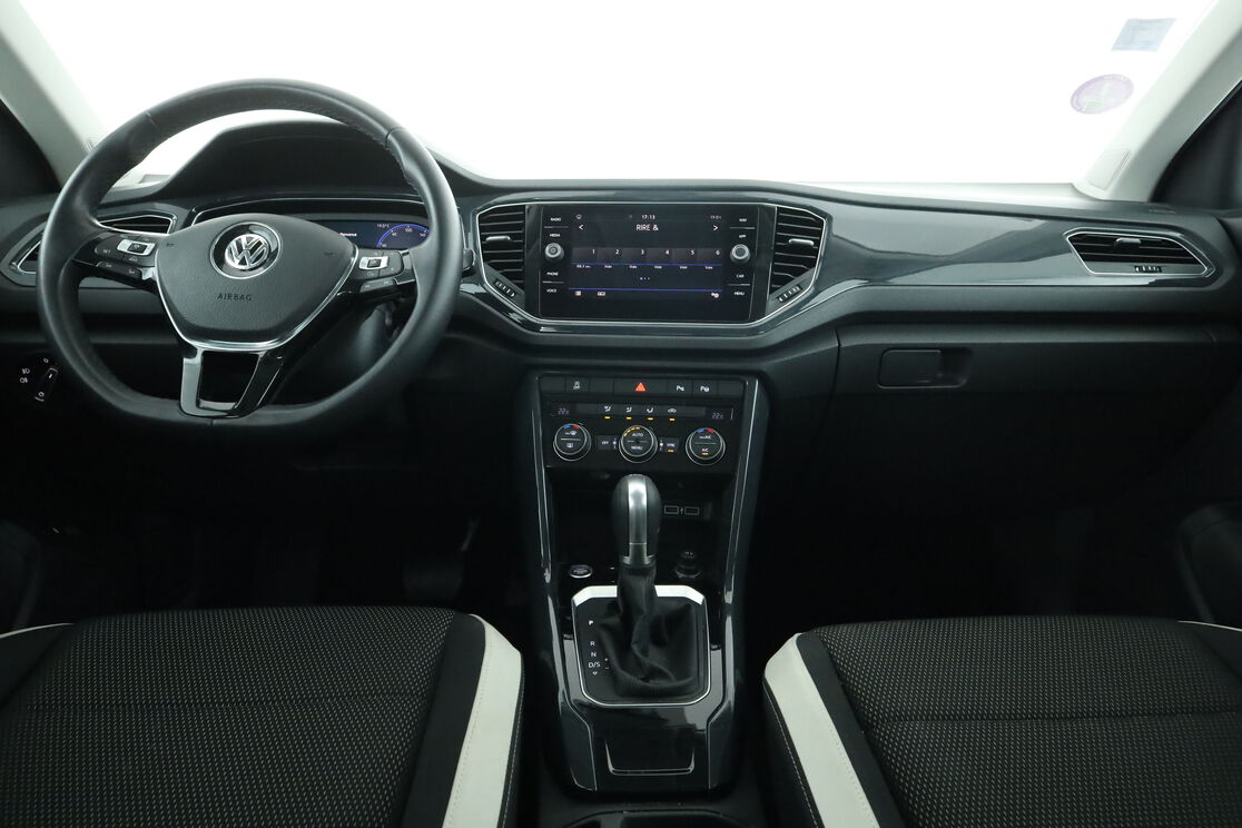 Volkswagen T-Roc 1.5 TSI EVO Carat DSG7 — photo 11