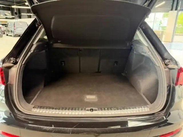 Audi Q3 35 tdi 150ch design luxe s tronic 7 — photo 13