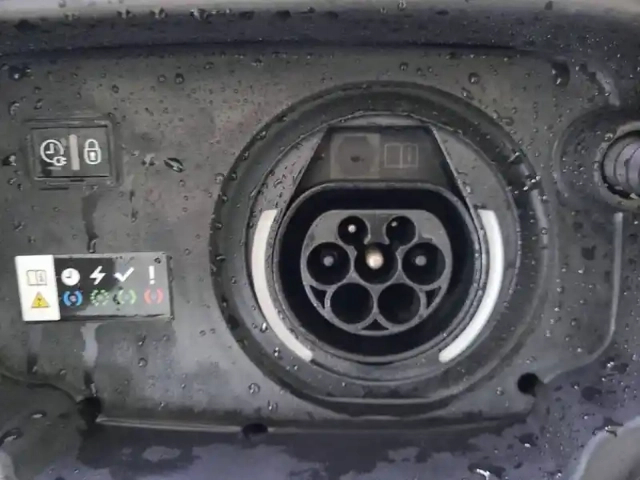 Ds Ds 7 hybride rechargeable e-tense 300 eat8 4x4 — photo 139