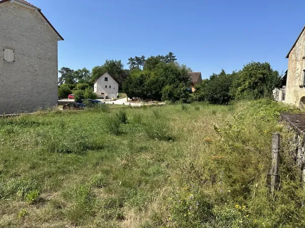 Terrain constructible plat - Hors lotissement