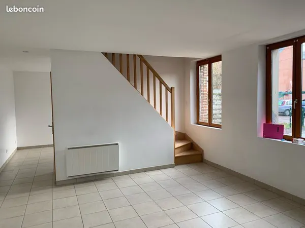 Maison mitoyenne rénovée de 65 m² - Calme & Commodités à Oisemont (80)