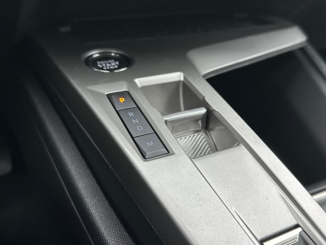 Peugeot 308 hybrid 145 e-dcs6 allure — photo 30