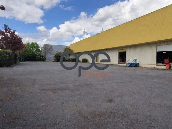 Entrepôt 1600 m²
