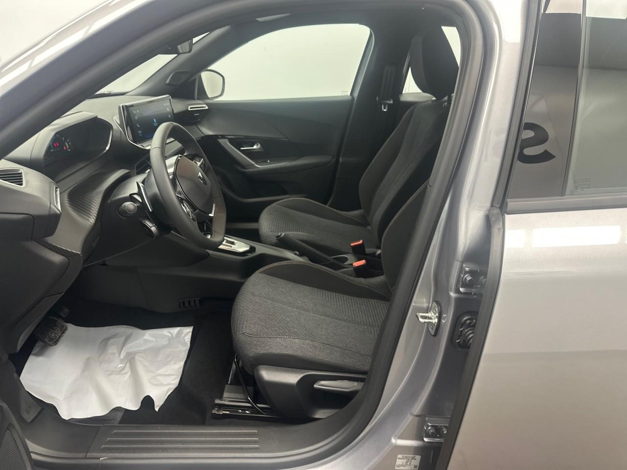 Peugeot 2008 hybrid 145 ch e-dcs6 style — photo 9
