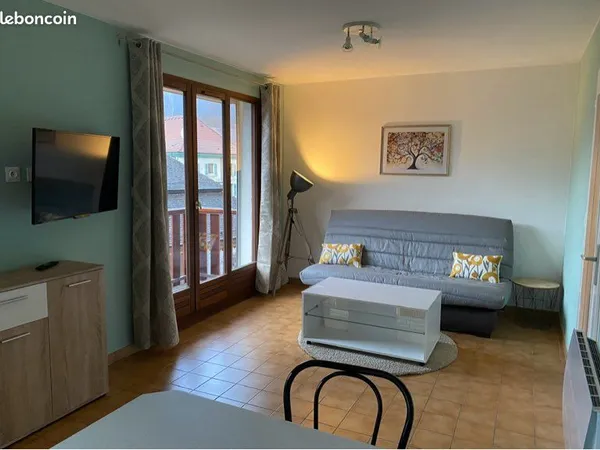 Studio meublé centre faverges