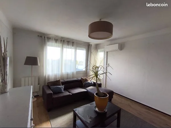 Colocation étudiante — Appartement traversant avec balcon, à 5 min à pied de la gare de Nîmes