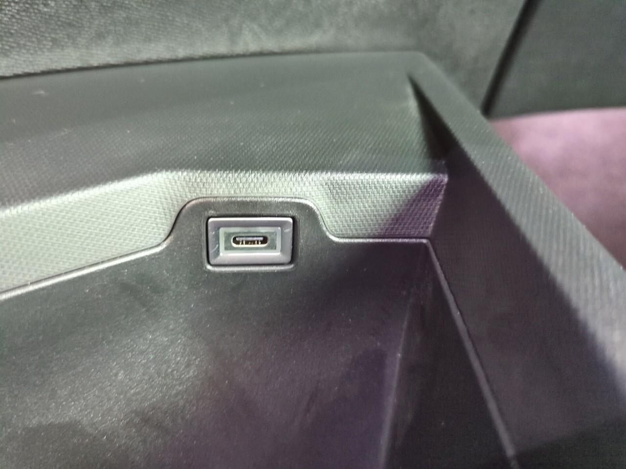 Peugeot 5008 hybrid 145 ch e-dcs6 allure — photo 29