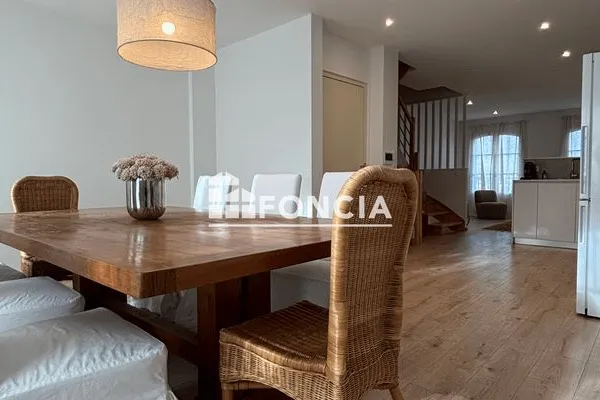 Maison 5 pièces 140 m²