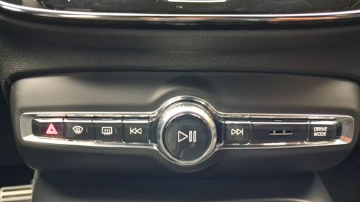 Volvo XC40 1.5 T5 Recharge 180 + 82ch DCT7 - R-Design – 2022 – 82500 km – Hybride rechargeable – Boîte Automatique — photo 23