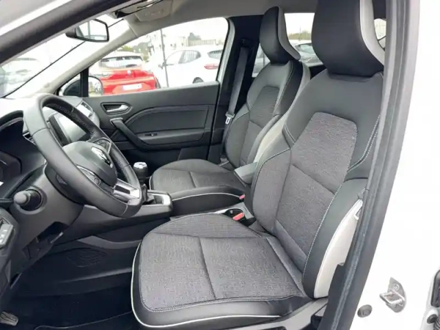 Renault Captur mild hybrid 140 — photo 9