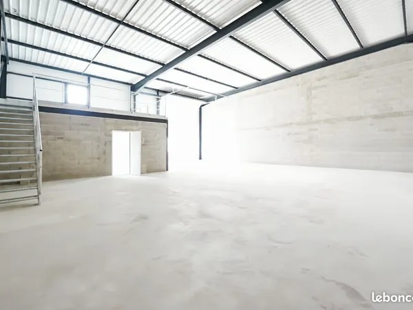 Local 240 m² Mornant