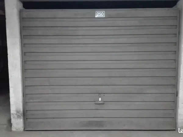 Garage fermé sécurisé souterrain esplanade