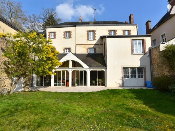 Maison 10 pièces 315 m²