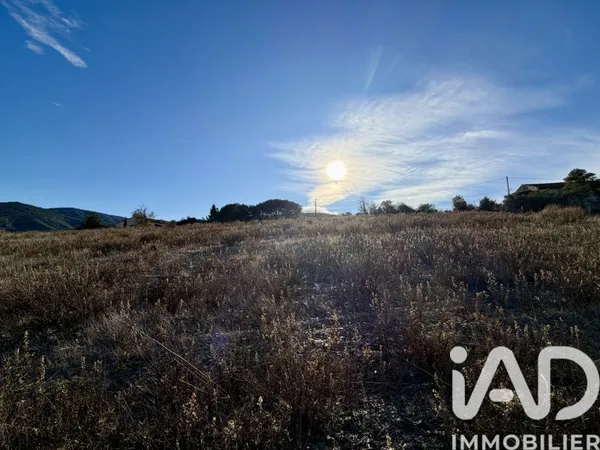 Terrain 10736 m²