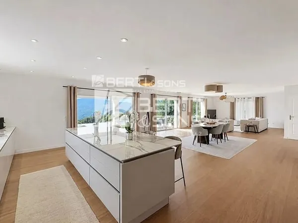 LES ADRETS DE L'ESTEREL - VILLA RENOVEE 7 PIECES AVEC 4/5 CHAMBRES - PISCINE A DEBORDEMENT - VUE FEE