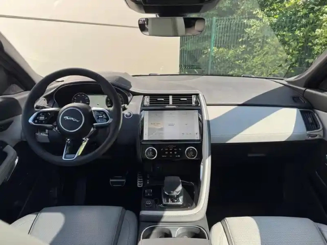 Jaguar E-Pace p270e ch phev awd bva — photo 17