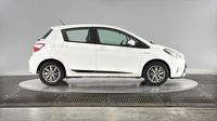Toyota Yaris 100h Dynamic 5p RC18 — photo 4