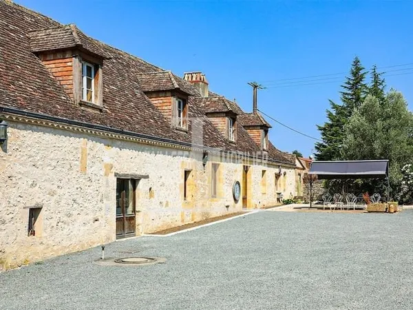 Maison 9 pièces 252 m²