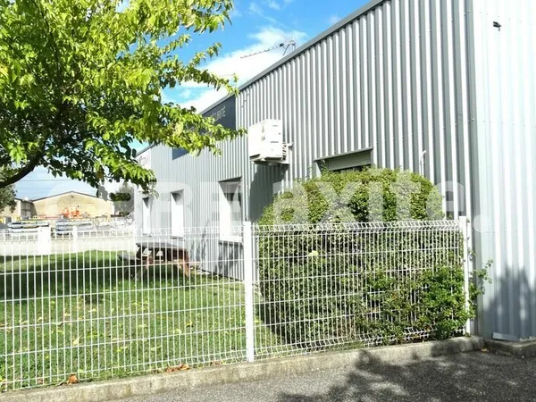 Local industriel 300 m²