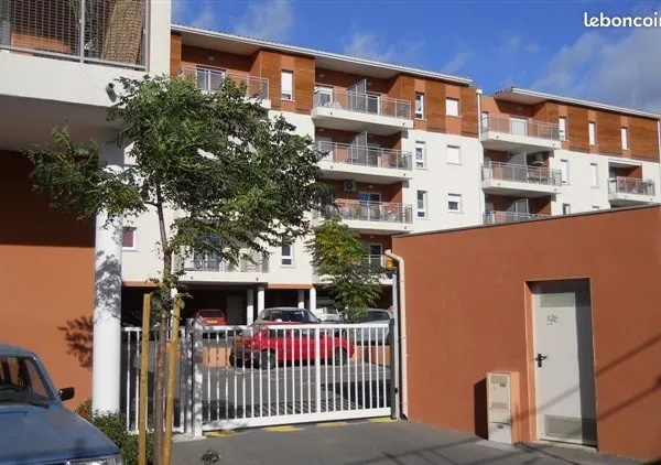 Studio 30 m² entièrement neuf + terrasse, parking & clim