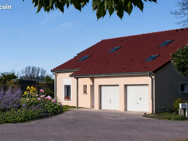 Belle maison, au calme, 151 m² habitables sur 1161 m² de terrain, 324 000