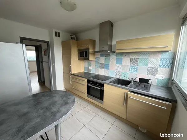 T4 meublé 87 m² - 3 chambres - balcon - parking - Brest