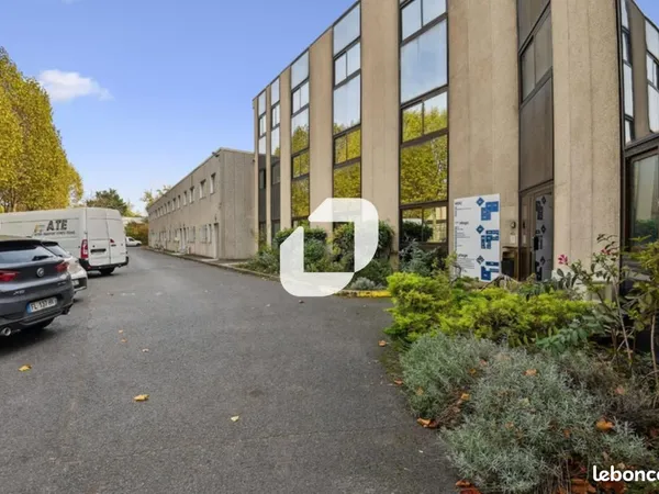 Bureaux 737 m²