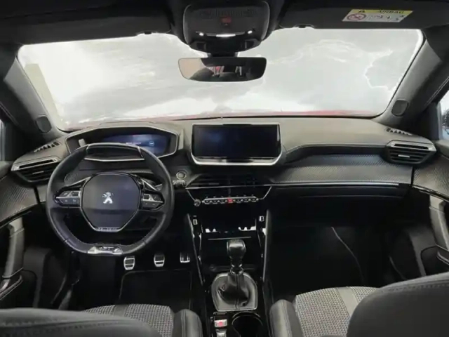 Peugeot 2008 1.2 puretech 130ch s&amp;s gt — photo 6