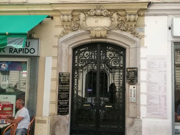 Studio de 32m2 rénové et non-occupé rue Chateauneuf à Nice avec accès jardin