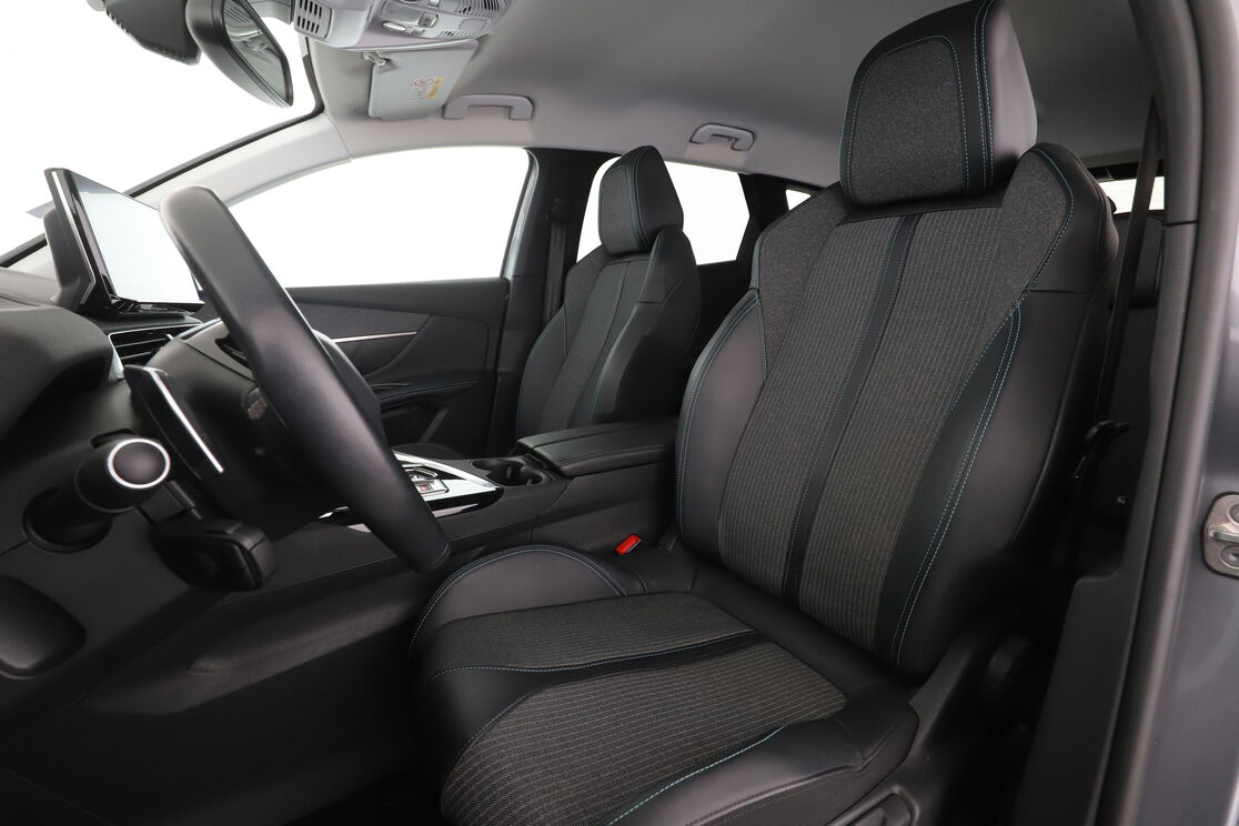 Peugeot 3008 1.2 PureTech Allure Pack EAT8 — photo 9