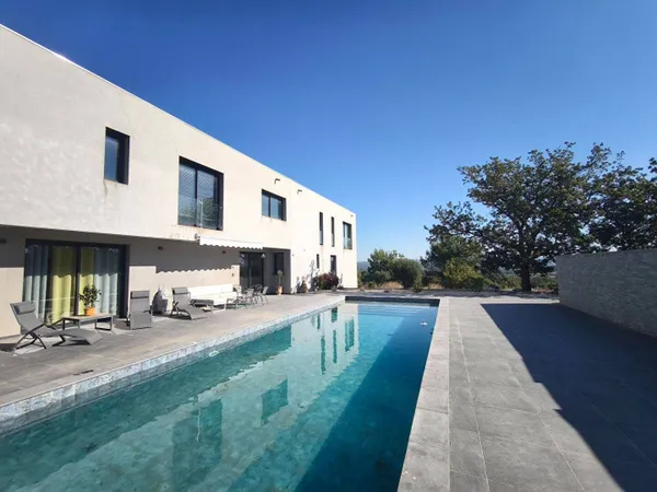 Maison 8 pièces 285 m²