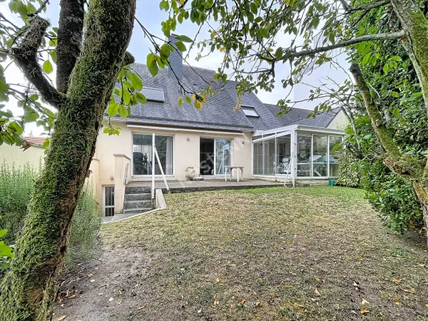 NANTES LONGCHAMP MAISON FAMILIALE EN AVENUE PRIVEE GARAGE JARDIN