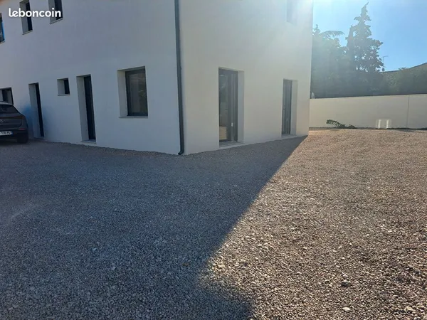 Local 100 m² SAINT MAXIMIN LA SAINTE BAUME