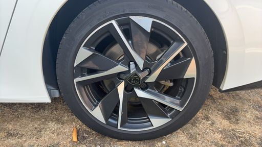 Peugeot 308 SW 1.6 THP PureTech 180 Hybrid e-EAT8 - Allure Pack – 2022 – 70195 km – Hybride rechargeable – Boîte Automatique — photo 10