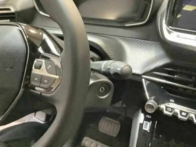 Peugeot 208 hybrid 110 e-dcs6 — photo 15