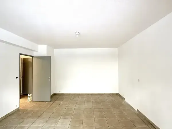 Aix-en-provence t2 de 46,25 m2 avec terrasse emplacement privilégié, allées provençales