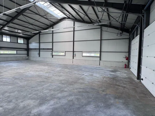 Local d'activité / atelier 140 m² avec bureau