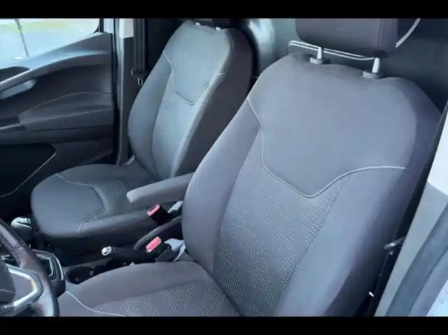 Ford Transit Courier 1.5 tdci 75ch stop&amp;start trend business — photo 10