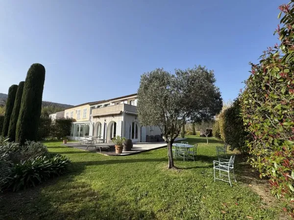 RAMATUELLE - A PROXIMITE DU VILLAGE & DES PLAGES