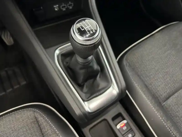 Renault Captur 1.0 tce 90ch techno + attelage — photo 37