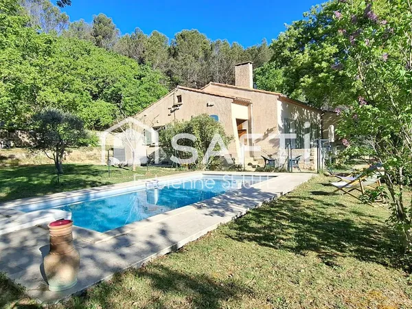 Maison 127 m2 plain pied, terrain 4220 m2, piscine