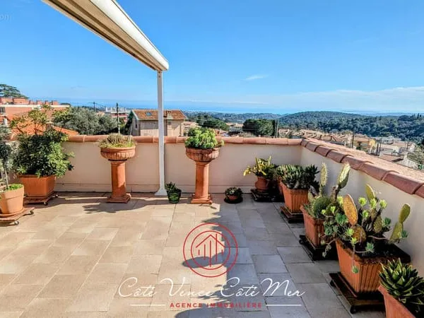 Vence dernier étage 2 pièces avec toit-terrasse et vue mer panoramique