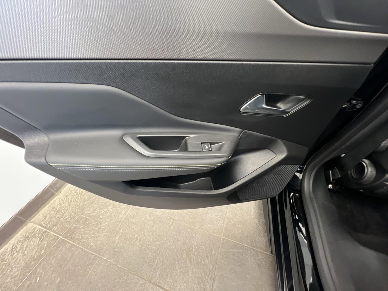 Peugeot 308 phev 225 e-eat8 gt — photo 15