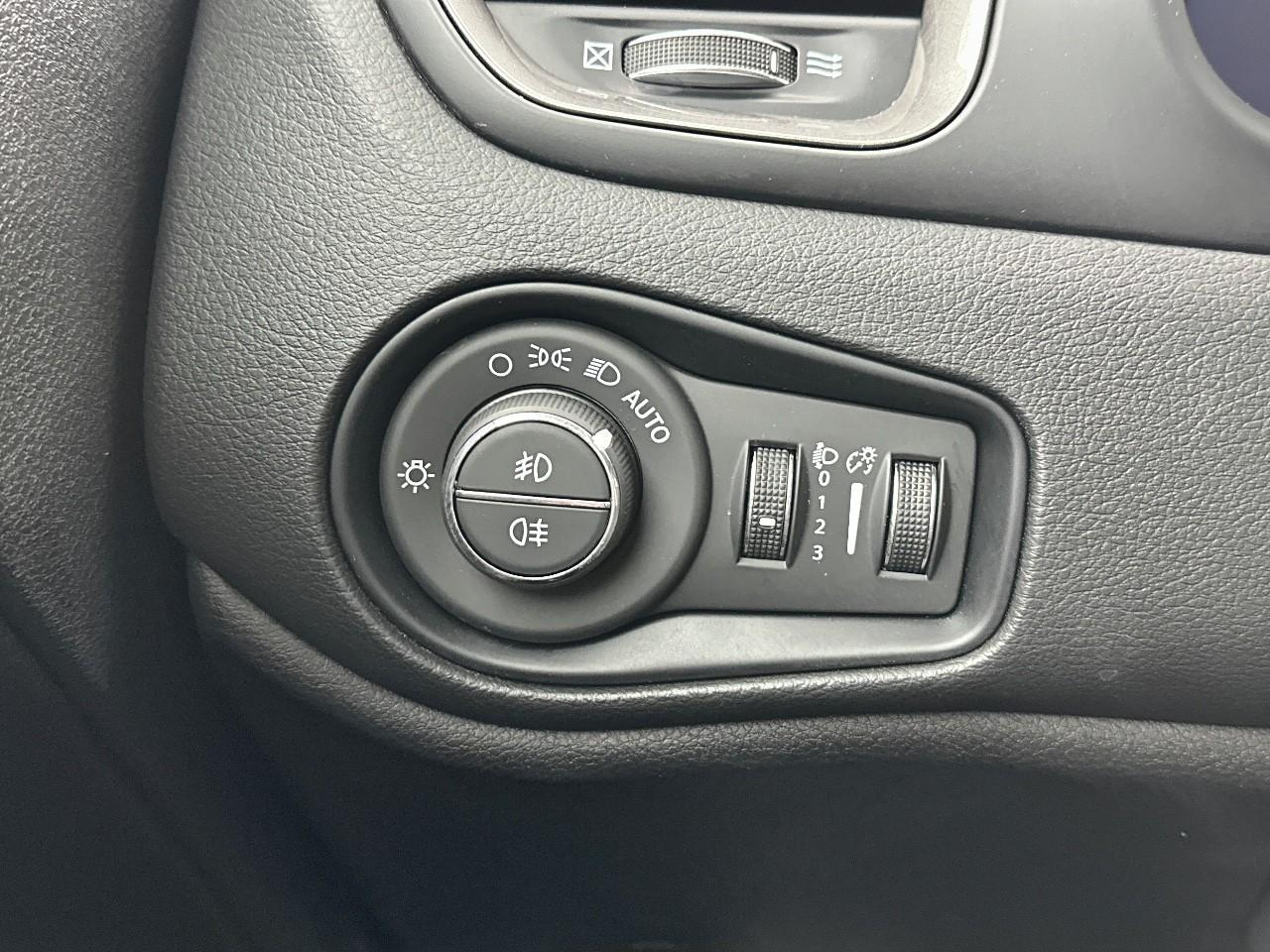 Jeep Renegade 1.5 turbo t4 130 ch bvr7 e-hybrid altitude — photo 16