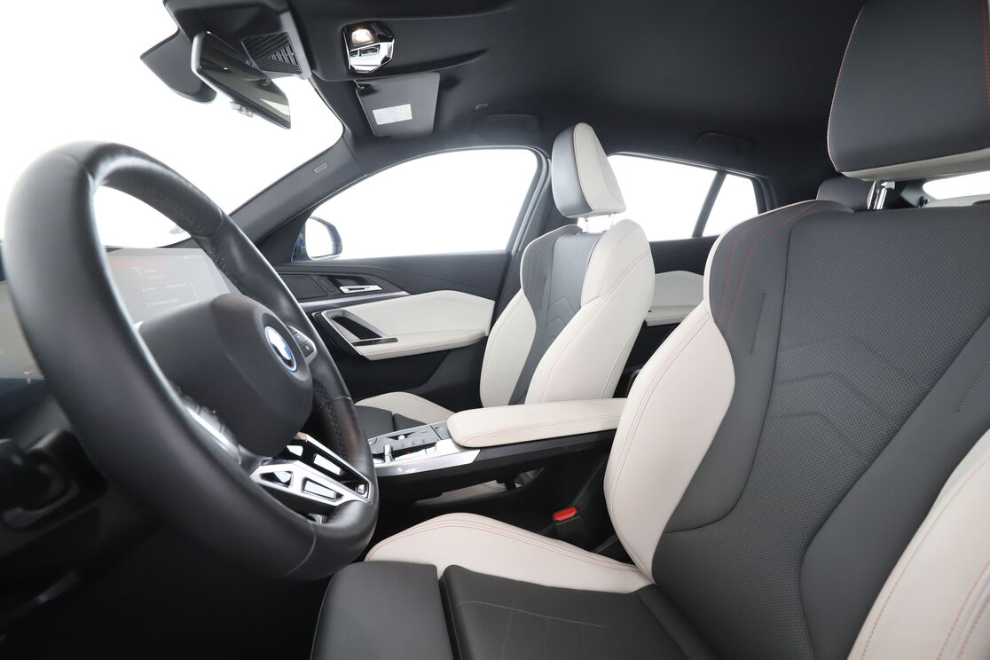 BMW iX2 eDrive20 M Sport BVA — photo 9