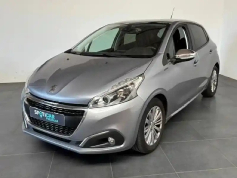 Peugeot 208 1.2 82 signature 5p / camera / carplay / regulateur