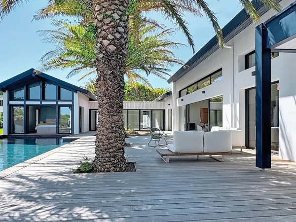 PLAGE D'ERRETEGIA - VILLA D'ARCHITECTE ENTIÈREMENT RÉNOVÉE
